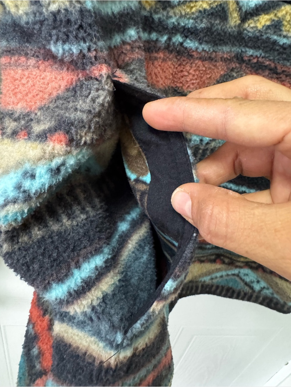Billabong Men’s Black Multicolor Patterned Half-Zip Fleece Pullover - Picture 6 of 9